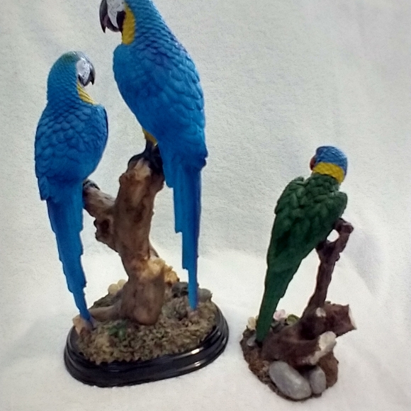 Colorful Parrot Figurine Set - Picture 3 of 8